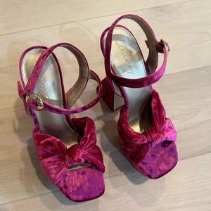 New Pink velvet platform heels. Size 6. Circus by Sam Edelman.